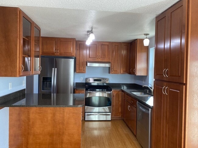 Building Photo - 4bd/1.75ba Carnation House