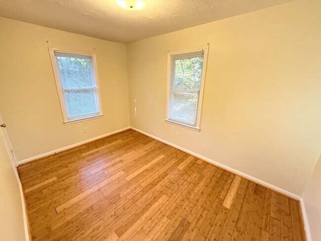 Building Photo - Normaltown Two Bedroom Cottage