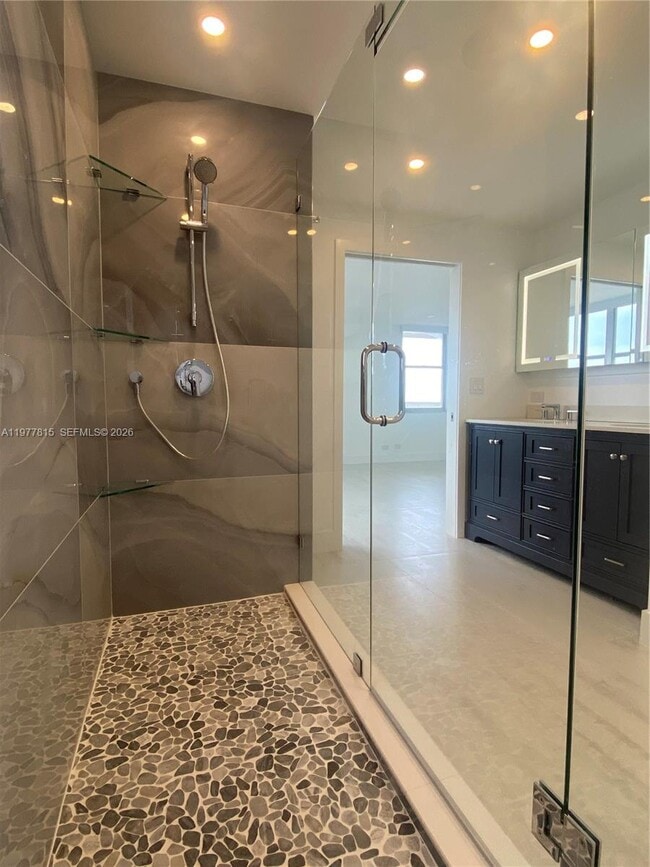 Building Photo - 6039 Collins Ave