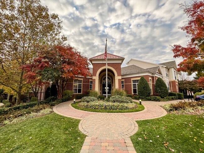 Building Photo - Sunny 1 Bed 1 Bath Condo In Beautiful Fairfax Ridge Condo