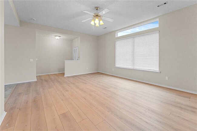 Building Photo - 1552 S Tally Ho Dr