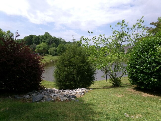 Building Photo - Greensboro Townhouse near Wendover Ave and I-40.