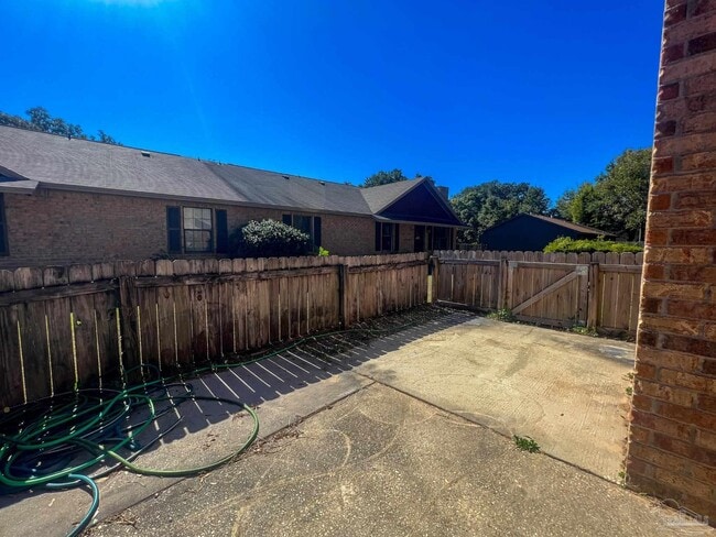 Building Photo - 4456 Bellview Ave