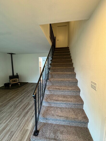 Building Photo - 5635 N 49th St