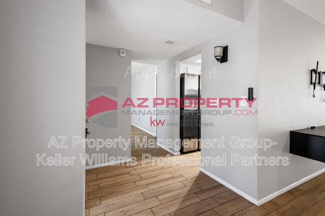 Building Photo - 938 E Villa Maria Dr