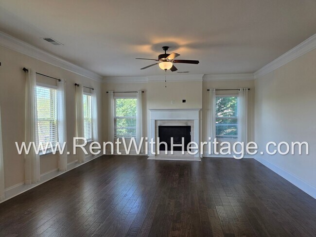 Building Photo - ABSOLUTELY BEAUTIFUL 5 BEDROOM/ 4.5 BATH HOME YOU DONT WANT TO MISS.