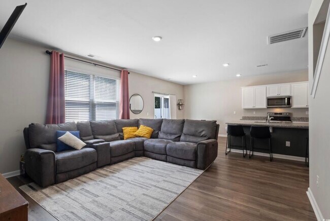 Building Photo - 124 Cassina Dr