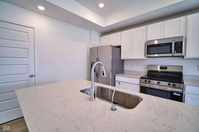 Building Photo - 8707 Maroska St