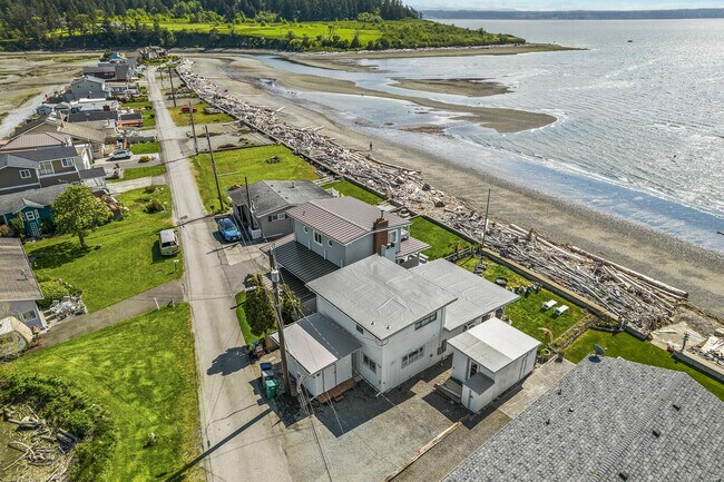 Building Photo - 260 E Driftwood Shores Rd