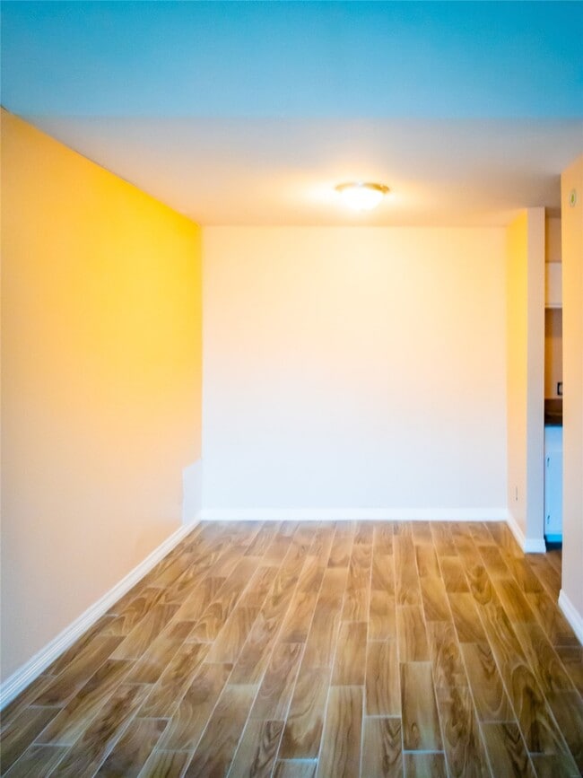 Building Photo - 12500 Sandpiper Dr