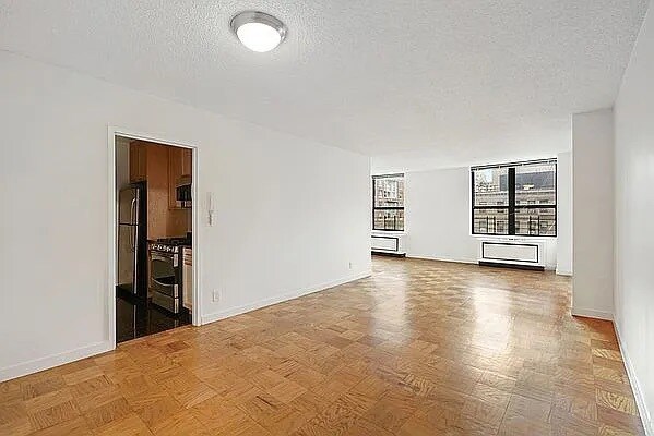 Building Photo - 147 W 87th St