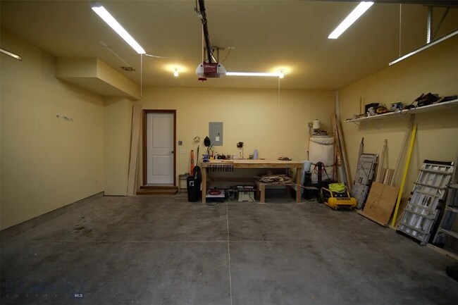 Building Photo - Modern 3 Bed | 2.5 Bath Condo in Prime Loc...