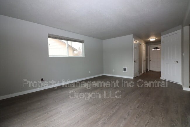 Building Photo - 1472 NE Whisper Ridge Dr