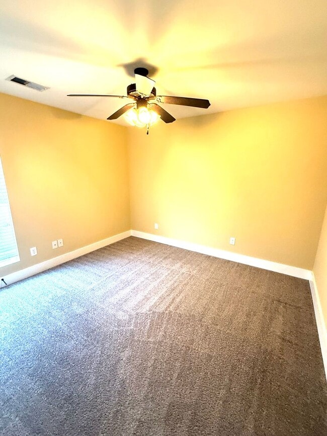 Building Photo - **3 Bed 2 Bath With a Garage In Park Lake** Call 334-366-9198 to schedule a self tour