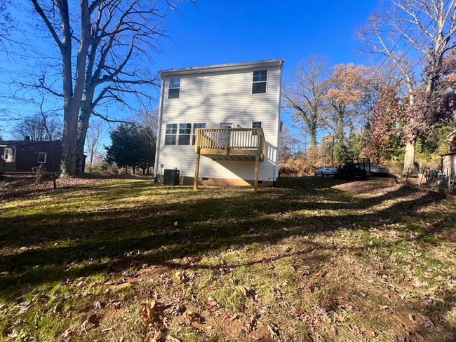 Building Photo - 1064 W Bank St