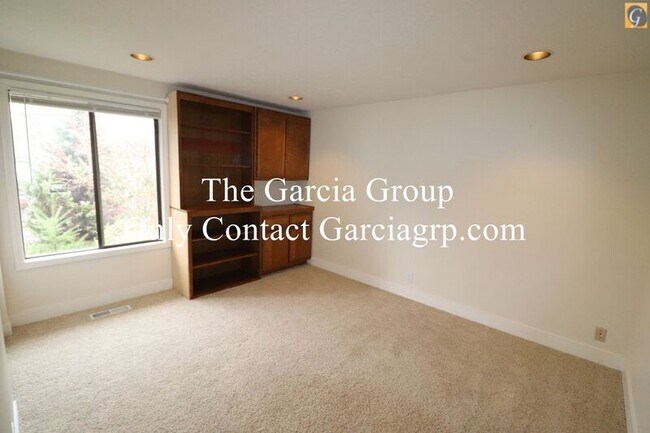 Building Photo - 10347 NW Alpenglow Way