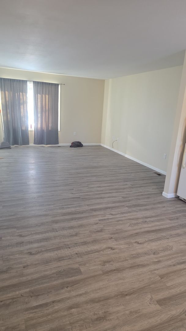 Building Photo - 4 bed 1 bath