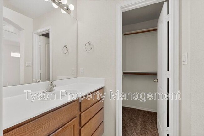 Building Photo - 5648 Valle Alegre Pl NW