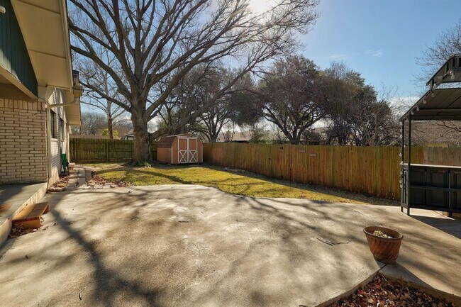 Building Photo - 1317 Meadgreen Cir