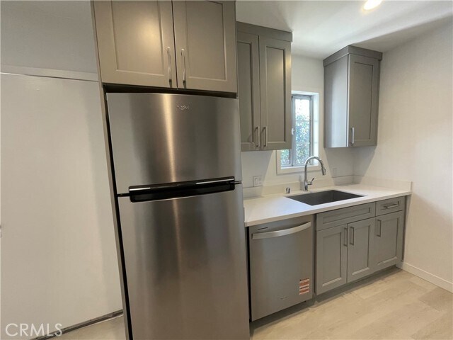 Building Photo - 1152 E 77th St