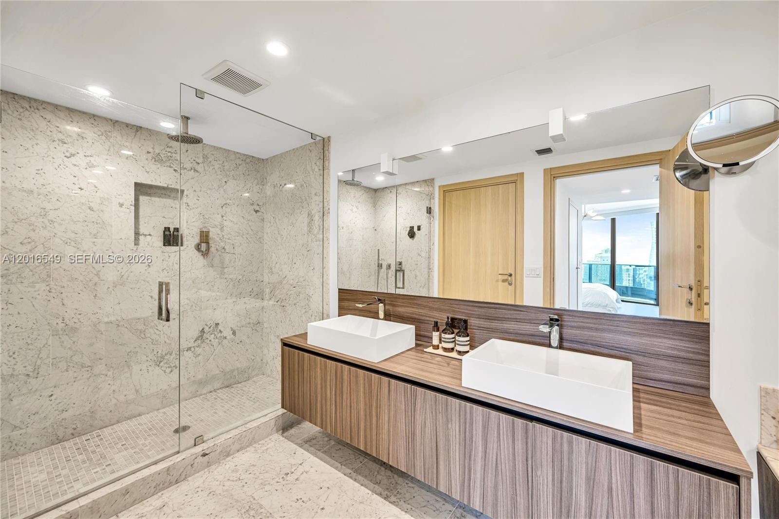 Building Photo - 1000 Brickell Plz