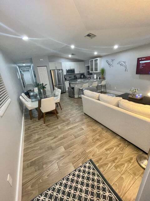 Building Photo - 601 N E St