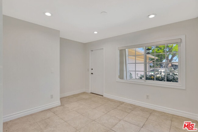 Building Photo - 6421 Franrivers Ave