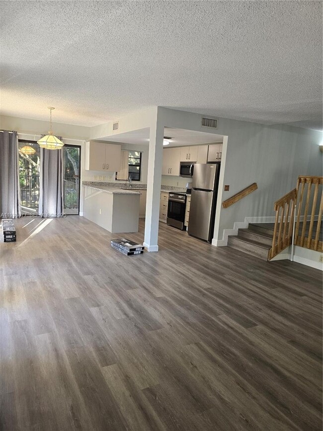 Building Photo - 4705 SW 62nd Ave