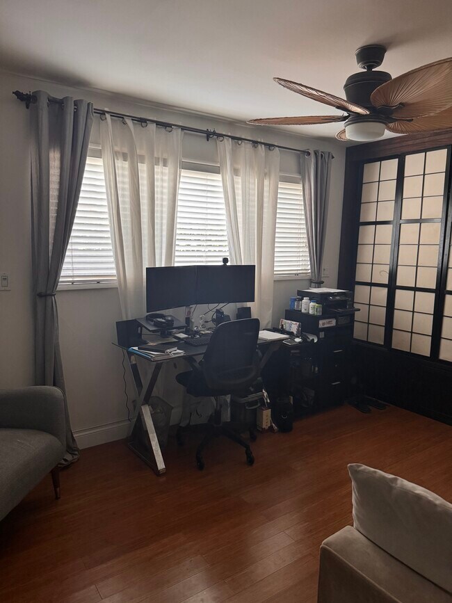 Building Photo - 332 21st St