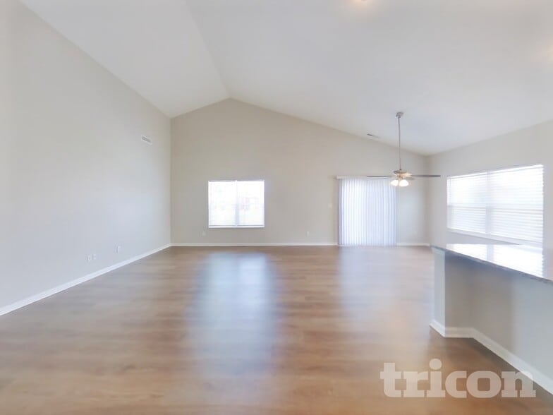 Building Photo - 6646 Laurelwood Dr