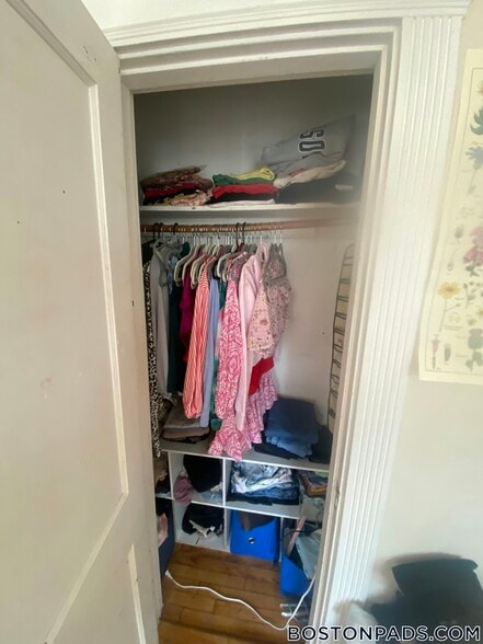 Building Photo - 32 Glenville Ave