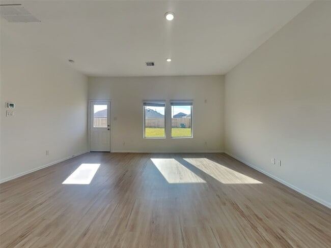 Building Photo - 27019 Breakaway Ln