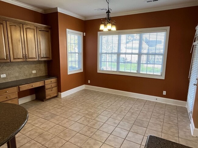 Building Photo - Stunning 6 Bedroom home in South Charlotte...