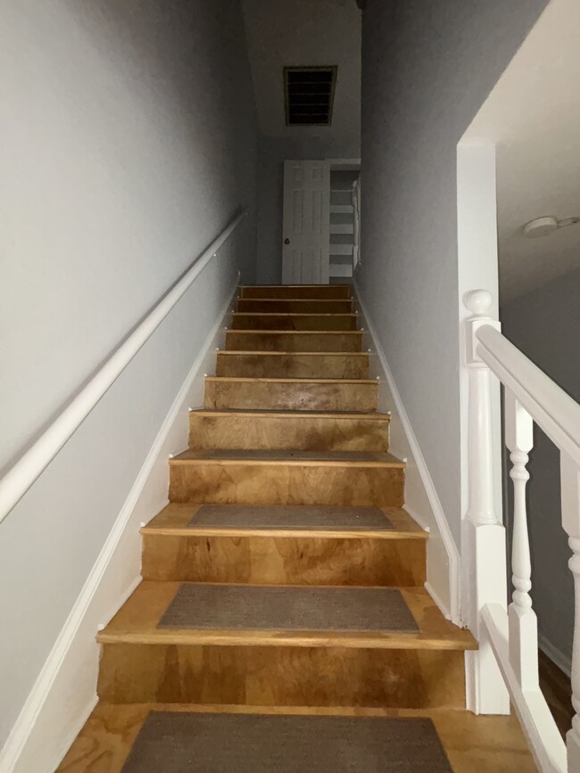 Building Photo - 1526 Brenland Cir