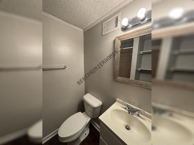 Building Photo - 2607 Elkhart Dr