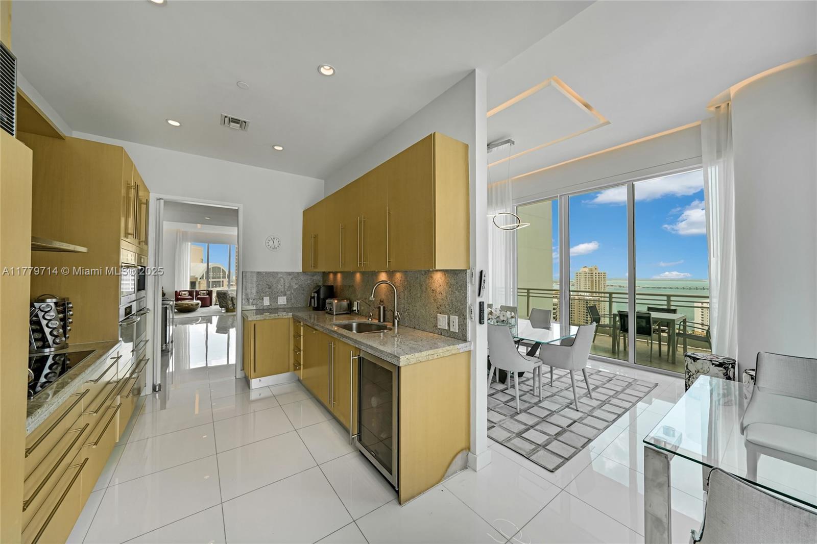 Building Photo - 900 Brickell Key Blvd