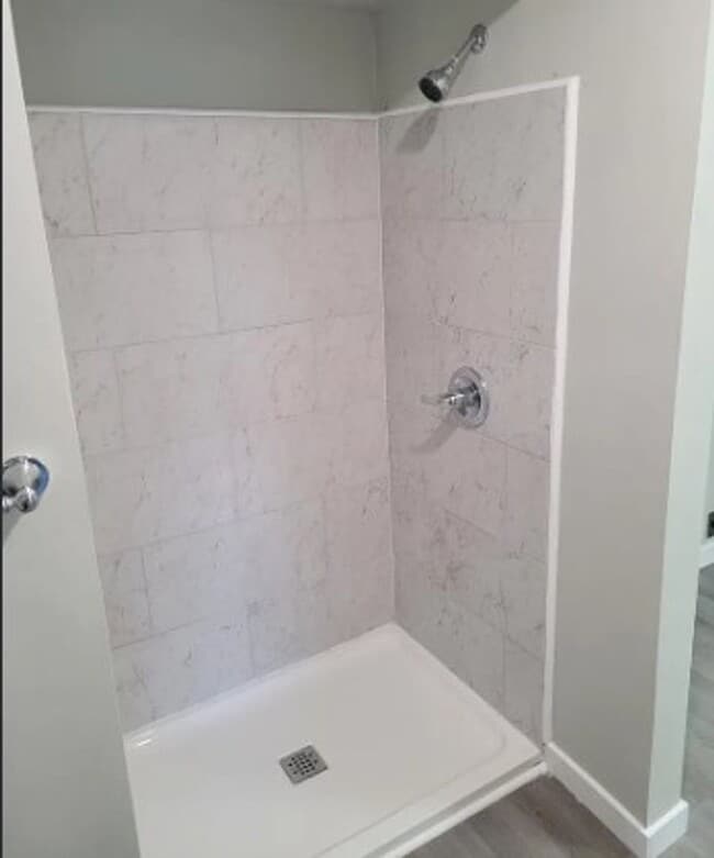 Building Photo - 1827 S Market St