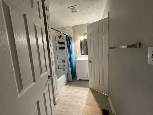 Building Photo - 3 Bed, 2 Bath House in Clarksville!!