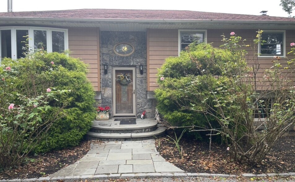 Building Photo - 99 Forest Ave