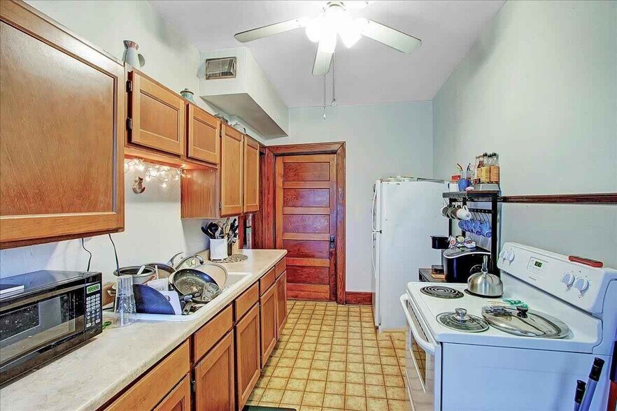 Kitchen - 137 E Court St