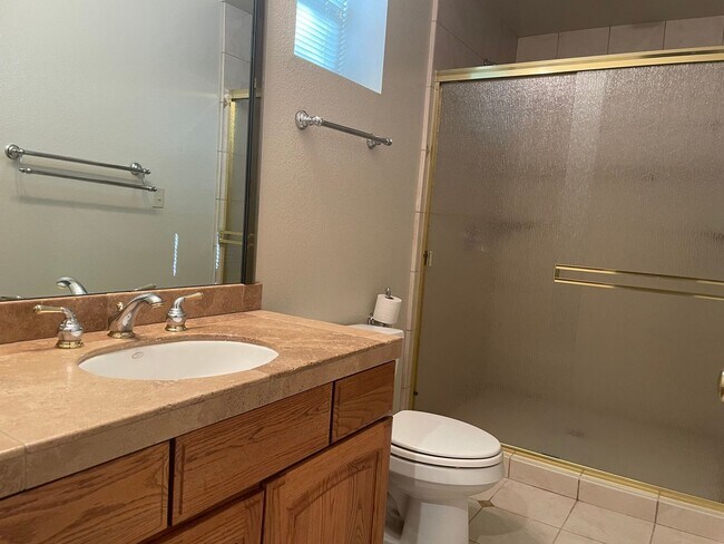 Building Photo - 3 bedroom, 3 bath, entertainment room, lib...