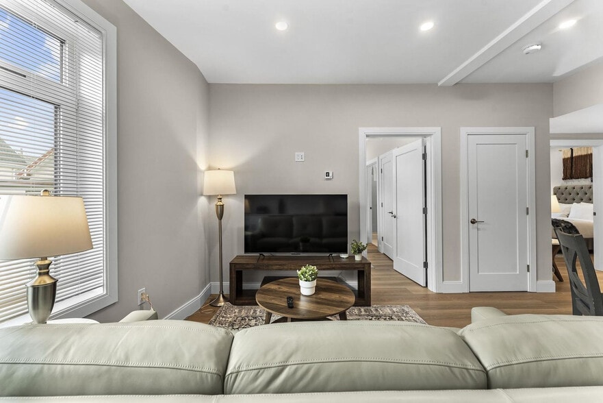 Building Photo - 394 McGrath Hwy