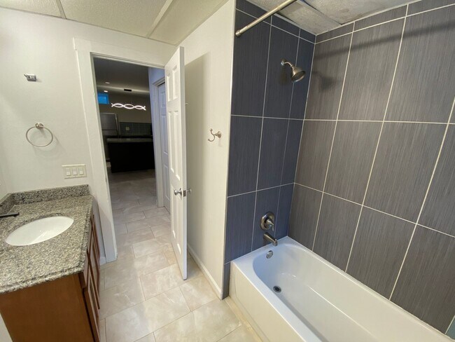 Building Photo - 877 Dennison Ave