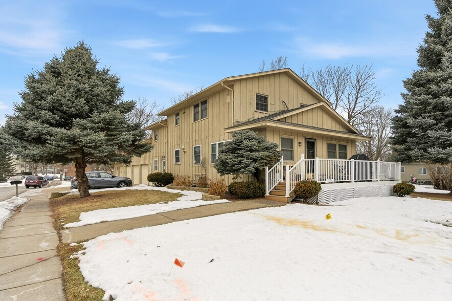 Building Photo - 12605 Main St