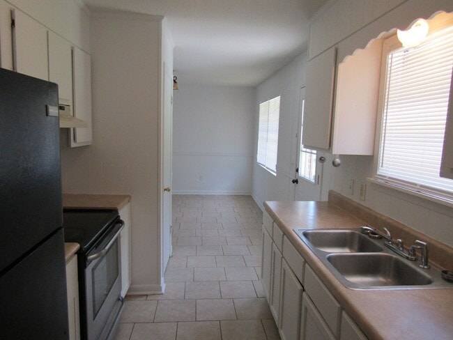 Building Photo - 121 Glenn Bryant Rd