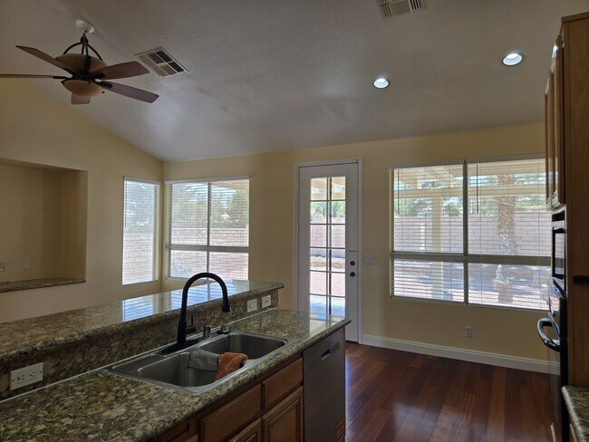 Building Photo - 8417 San Ramon Dr