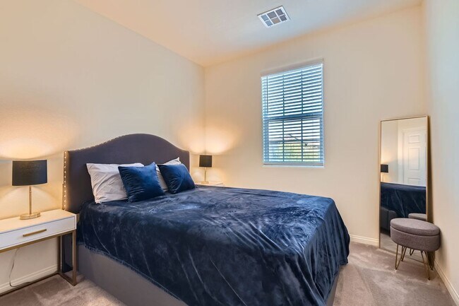 Building Photo - 4 Bed 3 Bath Luxury FURNISHED Home for Rent!