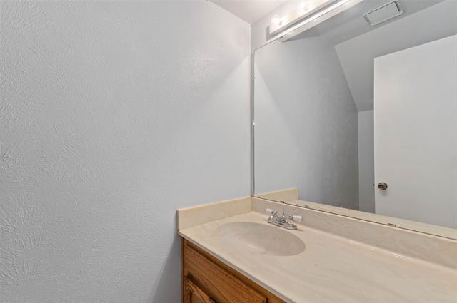 Building Photo - 716 W Mulberry St