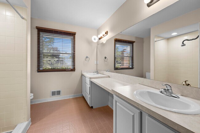 Building Photo - 38636 Rutgers Dr