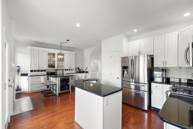 Building Photo - Beautiful Townhome in Ballymeade